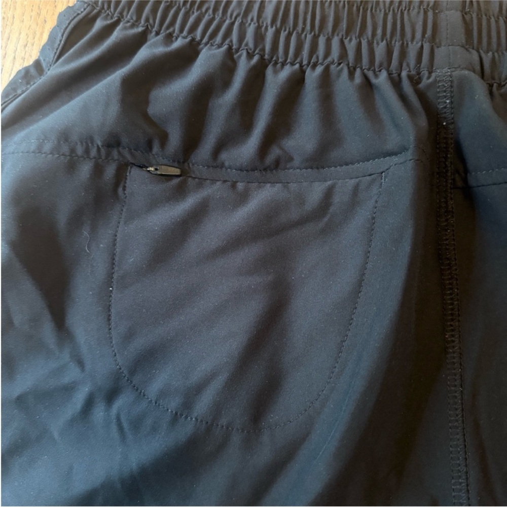 Vuori Black Dash Performance Short - Picture 12 of 12